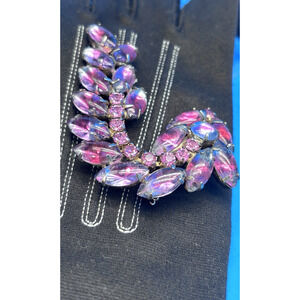 1950s Pink Rhinestone Wreath Brooch/Mid Century/Majenta Nanette Floral Pin